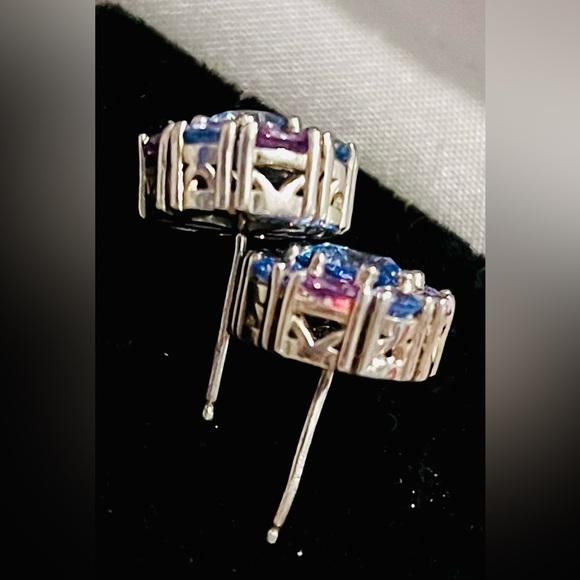 🔥🔥GORGEOUS 925 CZ SIGNED AJ BLUE TOPAZ AND PURPLE AMETHYST CLUSTER STUDS🔥🔥 - Picture 5 of 7